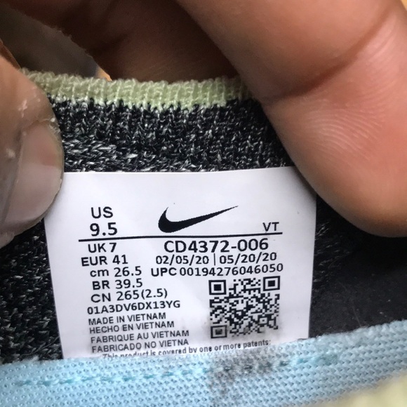 Nike React Infinity Run Flyknit “Black White Barely Volt” - Picture 15 of 15